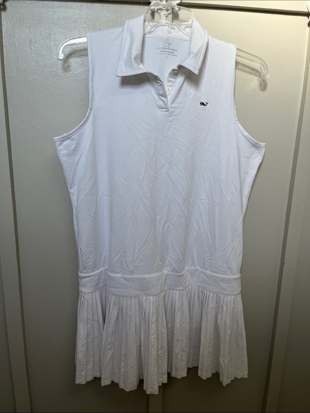 Vineyard Vines perf polo dress white sleeveless design and a pleated skirt Sz Lg